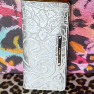 NWT Brahmin Ady wallet in White Lyon leather RARE FIND LAST ONE!